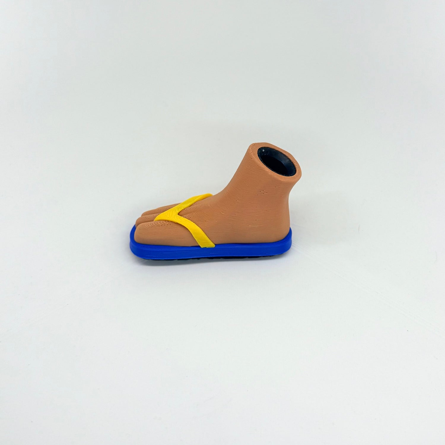 Blue &amp; Yellow Golf Bag Stand Sandals